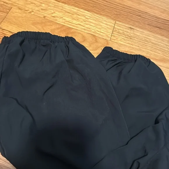 New Balance Black Athletic Pants
Used 
Wind pant material - Picture 2 of 4